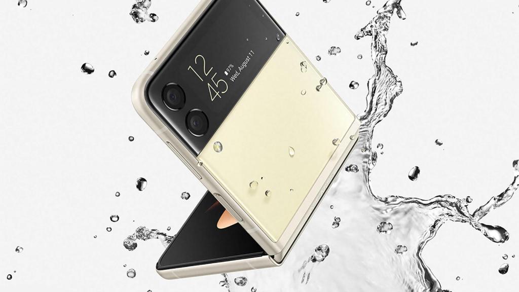 01_120Galaxy-Z-Flip3_Feature-visual_Water-resistance_2P_CMYK_210715_H