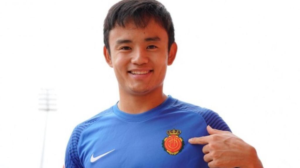 Take Kubo, con la camiseta del RCD Mallorca