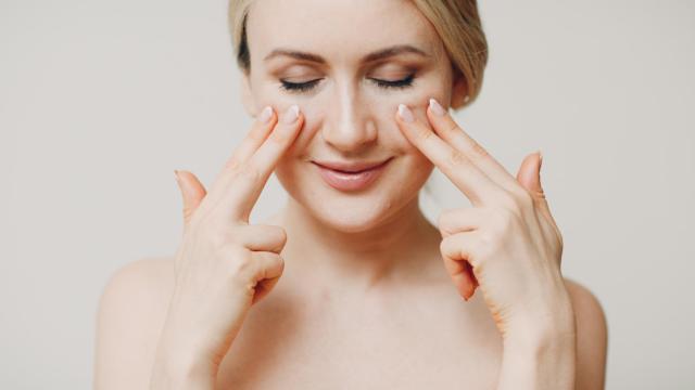 Gimnasia facial: rutina de ejercicios contra la flacidez