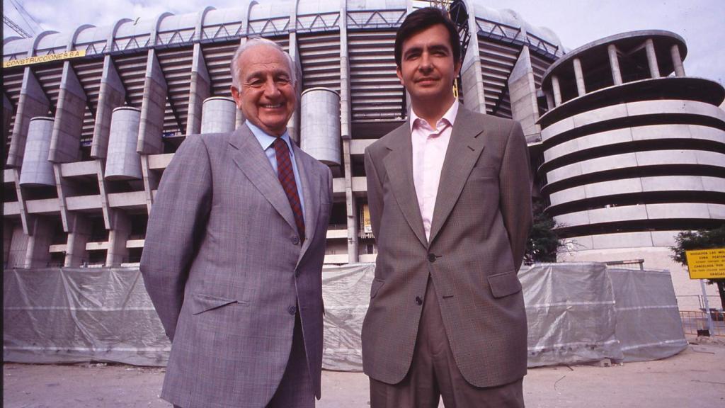 Antonio Lamela, junto a su hijo Carlos, en las obras del Santiago Bernabéu.