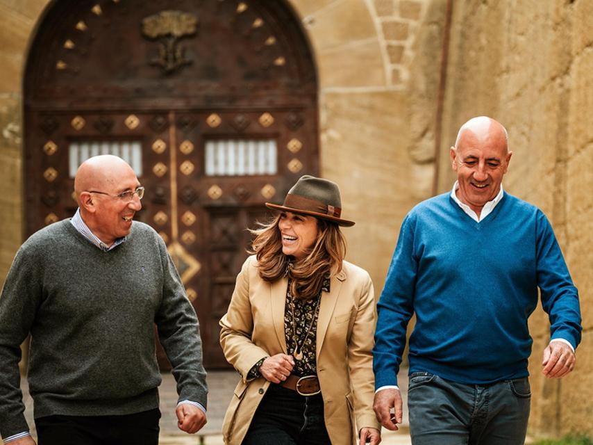 Marcos Eguren, Xandra Falcó y Miguel Eguren.