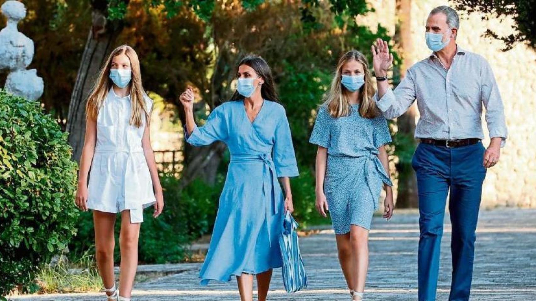 Los Reyes y las Infantas, en el santuario de Lluc, Mallorca, la semana pasada.