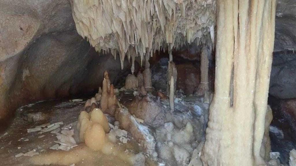Una de las imágenes difundidas en redes defendiendo la riqueza geológica de la cueva