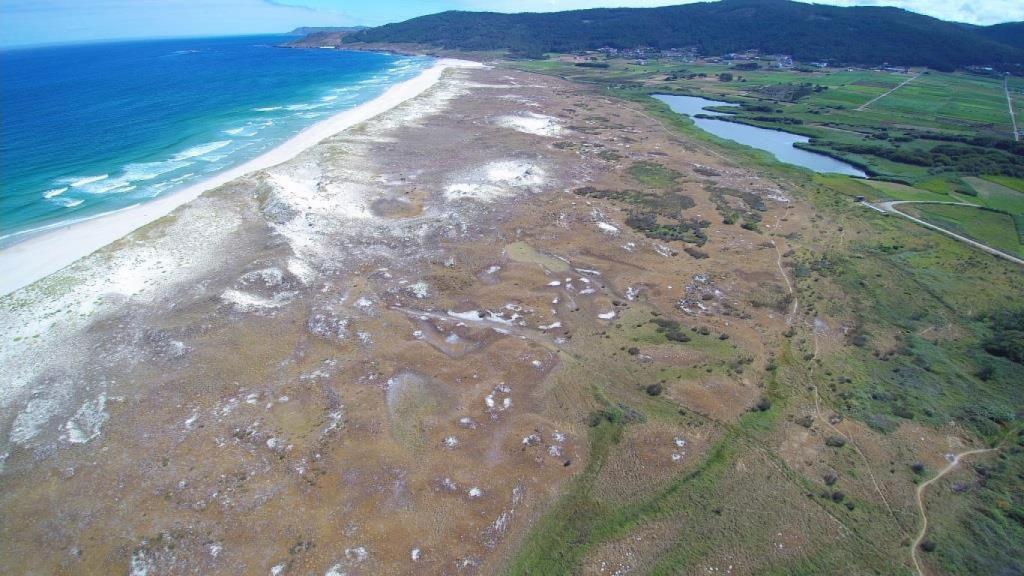 Playa, laguna y dunas de Traba (Foto: Turismo de Laxe)