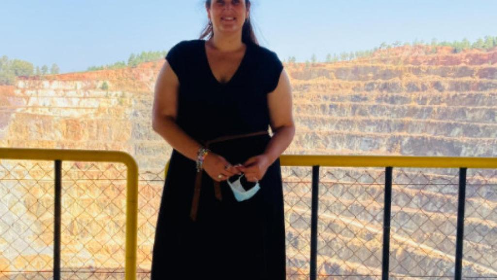 La alcaldesa de Riotinto, obligada a pedir disculpas por conducir un patinete con tres personas