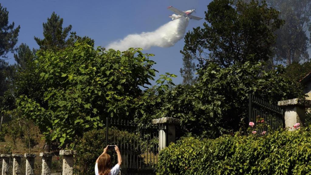 Un incendio en una finca de Ourense.
