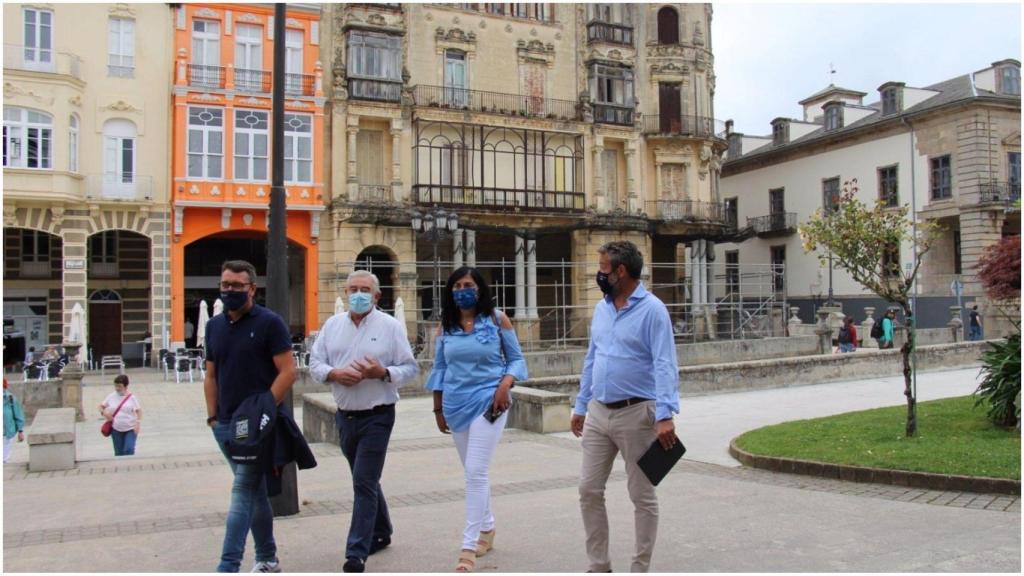 Elena Candia y Jaime de Olano en Ribadeo.