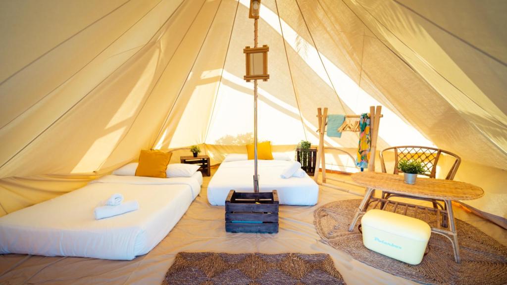 Las atractivas tiendas de Kampaoh forman parte de unos servicios personalizados en todo el proceso de venta de la experiencia que suma valor añadido a la plataforma tecnológica.