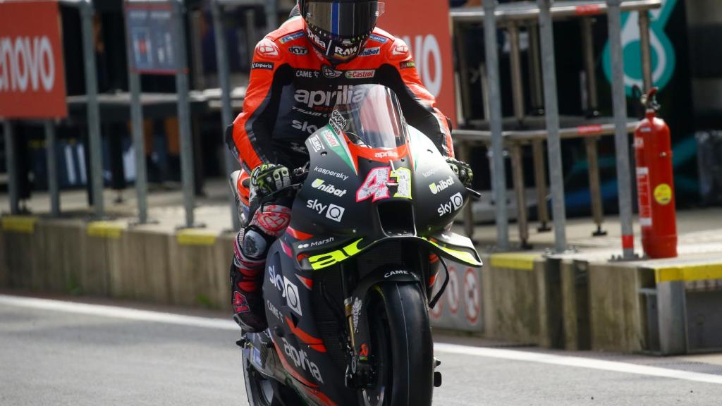 Aleix Espargaró entrando a boxes en el Gran Premio de Austria