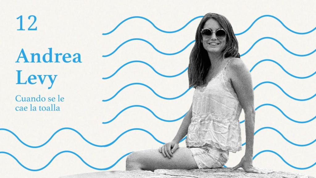 La concejal de Cultura de Madrid, Andrea Levy, en la piscina.