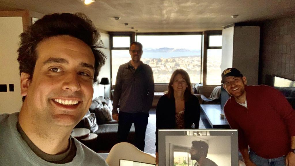 Luis Pino, fundador de Agentero, con parte del equipo de la 'insurtech'.