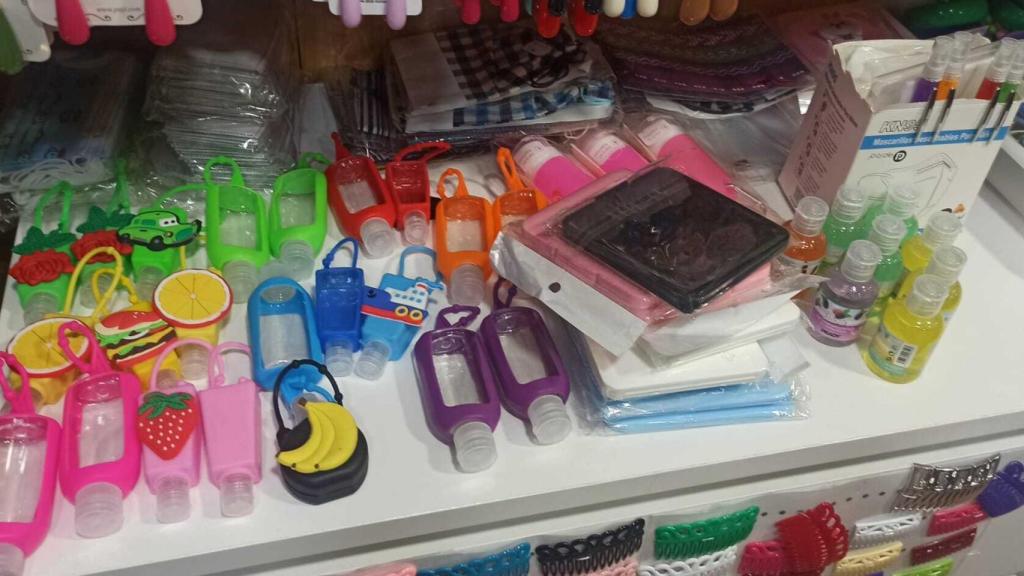 Una imagen de los nuevos productos que han llegado este año a las tiendas de moda flamenca.