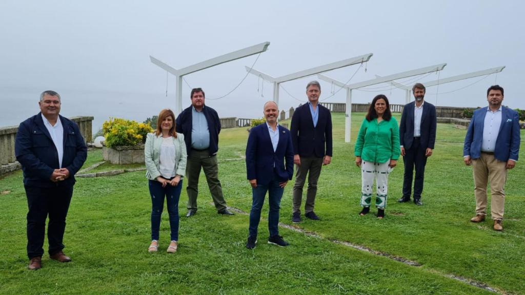 El delegado del Estado, David Regades, con los concellos de Vilagarcía, Cambados, O Grove, Meaño, Ribadumia, A Illa de Arousa y Meis