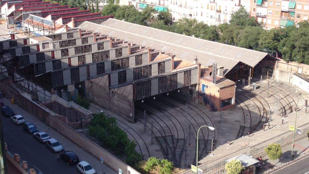 Vista aérea de las cocheras de Cuatro Caminos antes de su demolición.