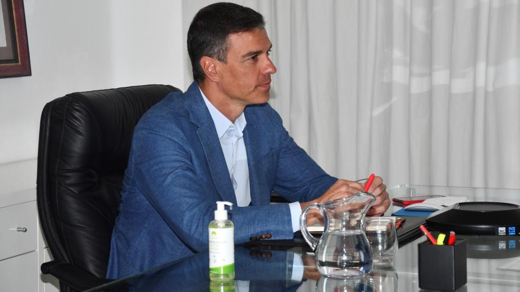 Pedro Sánchez, presidiendo telemáticamente este miércoles en Lanzarote el comité de seguimiento del contingente de repliegue.