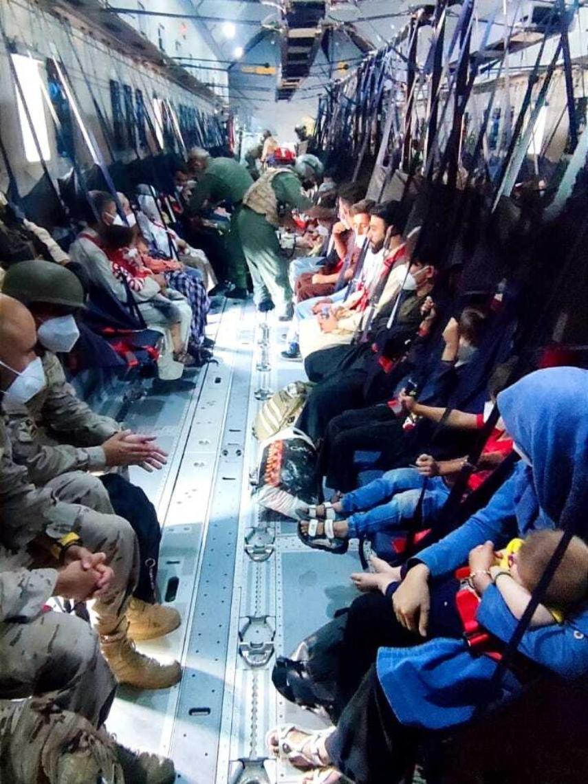 Los afganos 'españoles', en el segundo avión del Ejército para los rescates en Kabul.