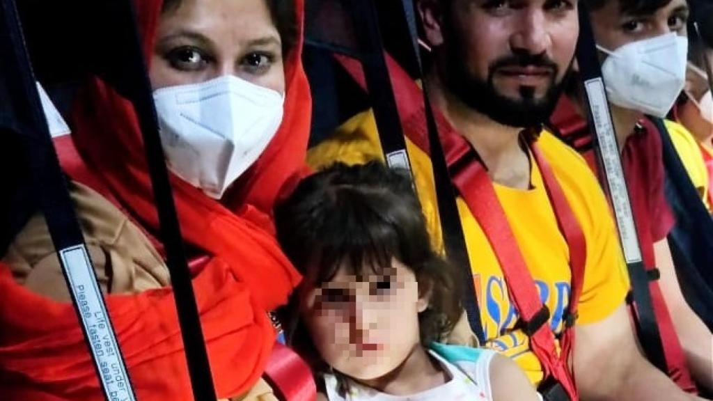 Tres de los ocupantes del segundo avión del Ejército en Kabul.