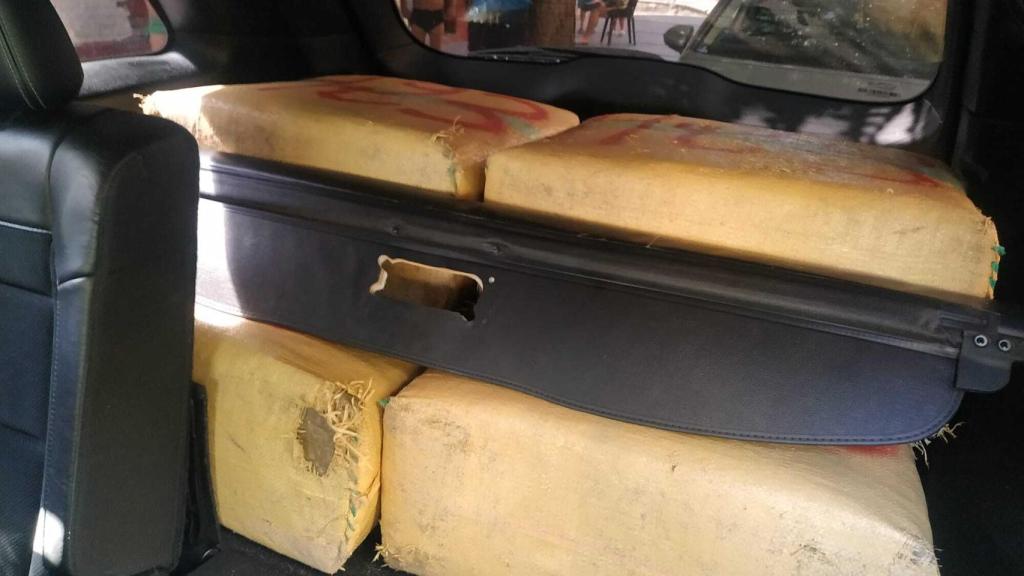 Detenida un mujer por intentar robar en el interior de un vehículo con hachís en Málaga