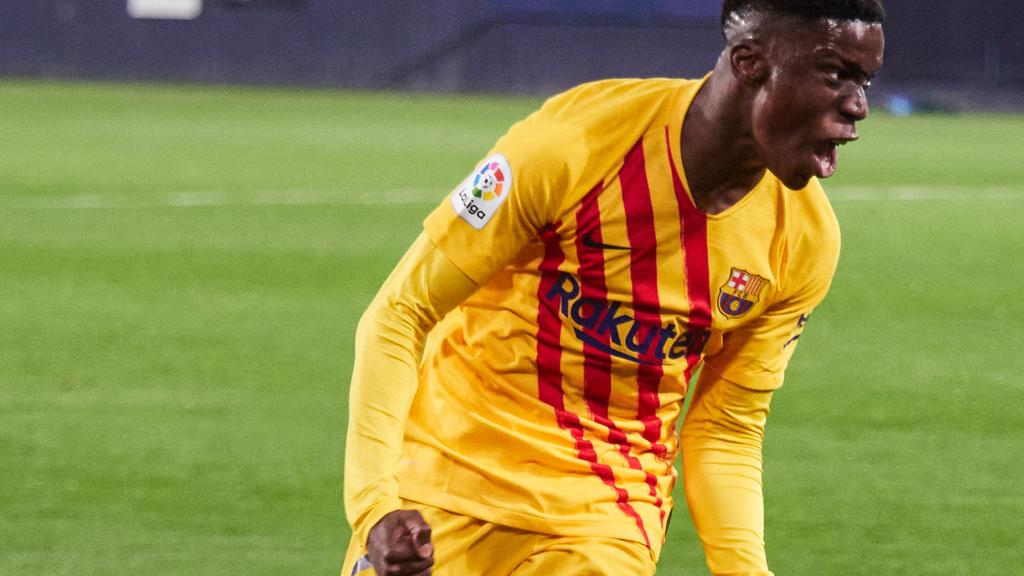 Ilaix Moriba durante un partido con el Barça