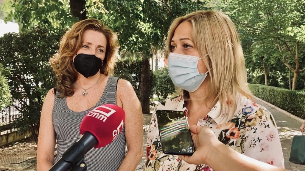 Carmen Picazo, a la derecha, este sábado en Cuenca