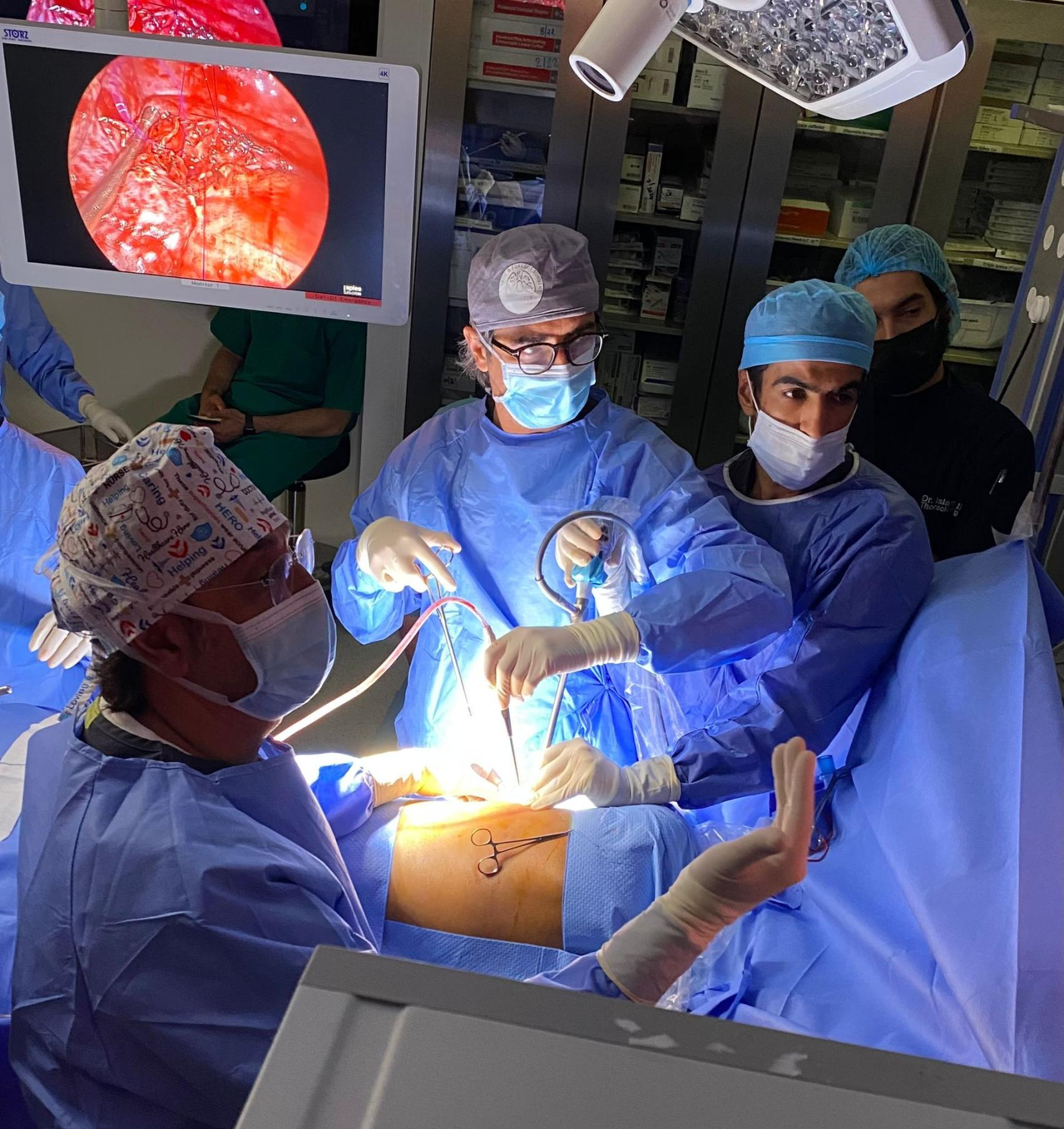 González Riva ha realizado intervenciones en 120 paises distintos.