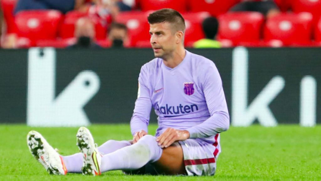 Gerard Piqué, lesionado sobre el césped de San Mamés