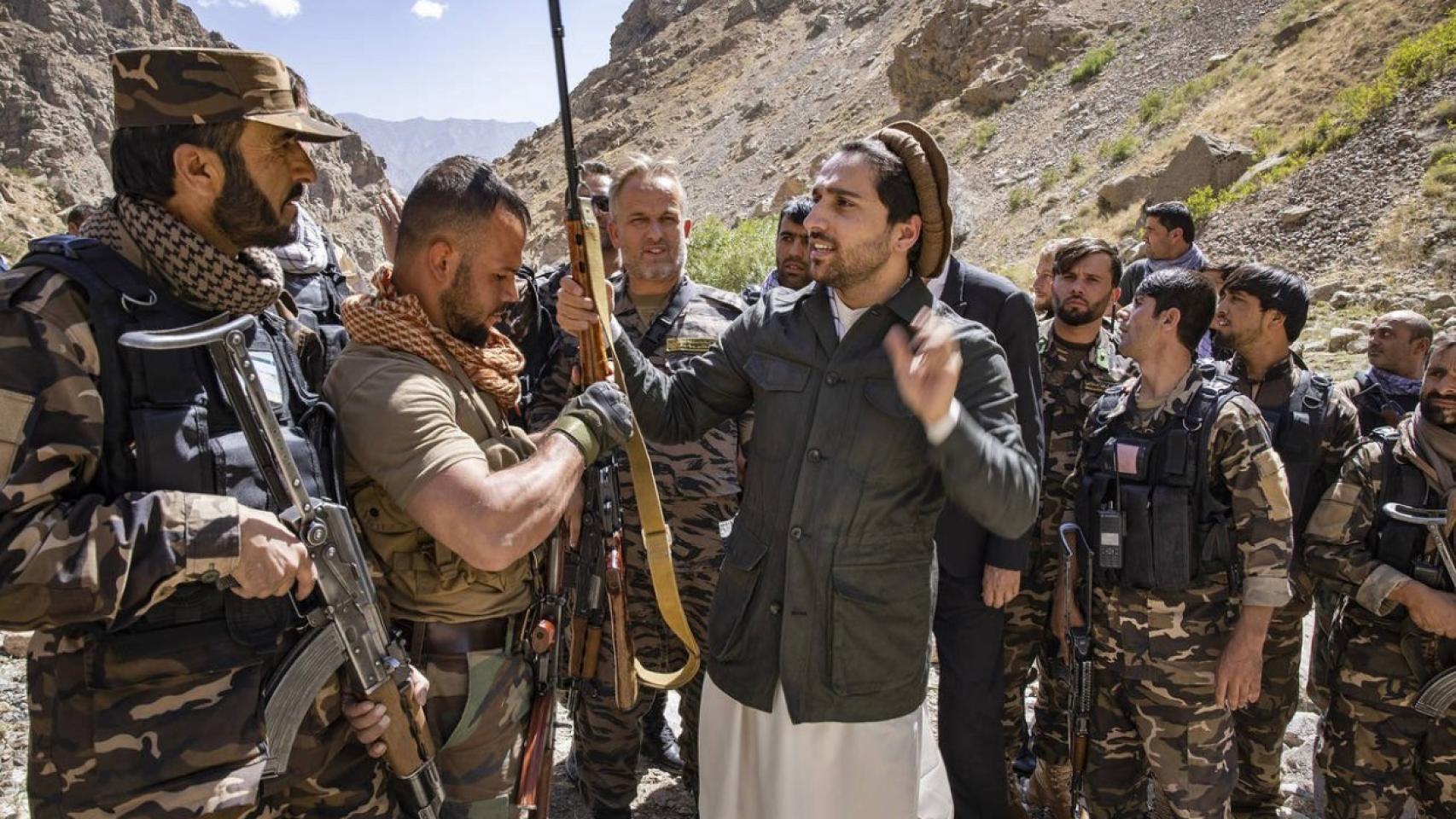 Ahmad Masud en septiembre de 2020 con sus tropas.