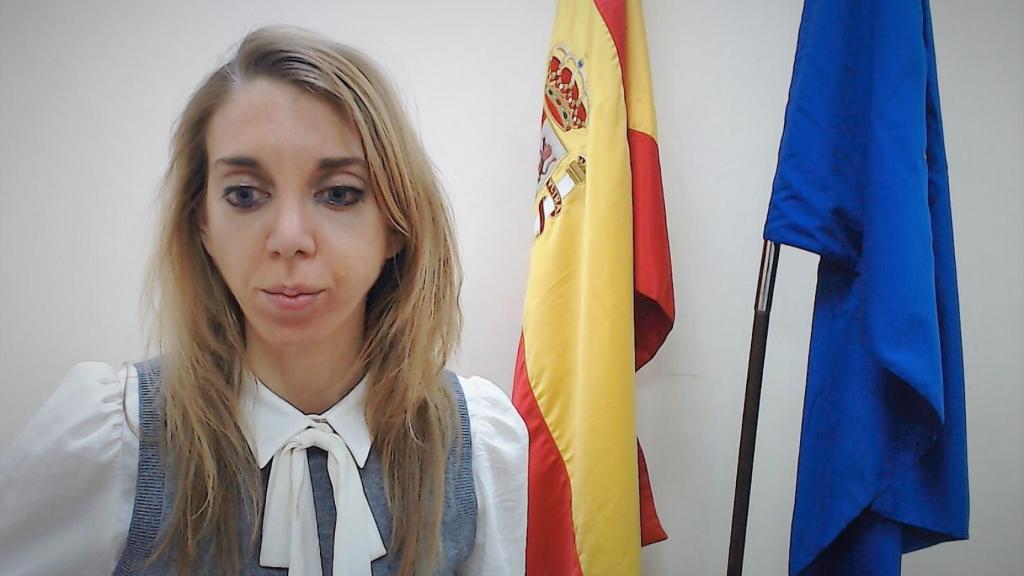 Paula Sánchez Díaz durante una conferencia deiplomática telemática.