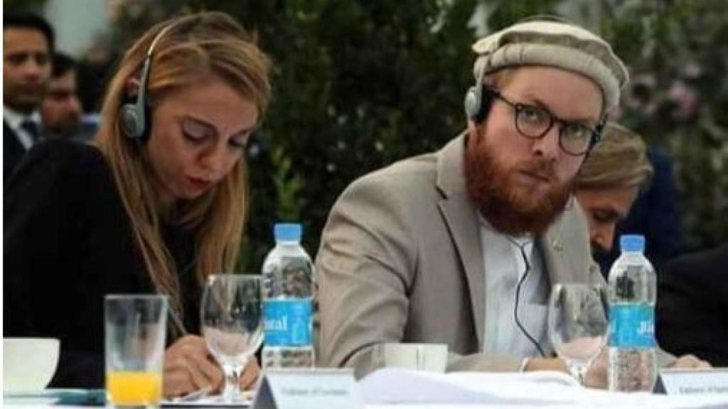 Paula Sánchez Díaz (izquierda), la segunda al mando de la embajada española en Kabul.