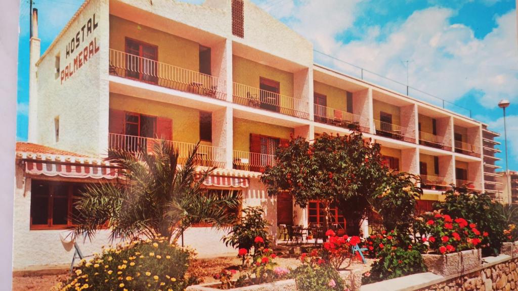 El hotel Palmeral se construyó en 1955 en la zona de la Cala en Benidorm.