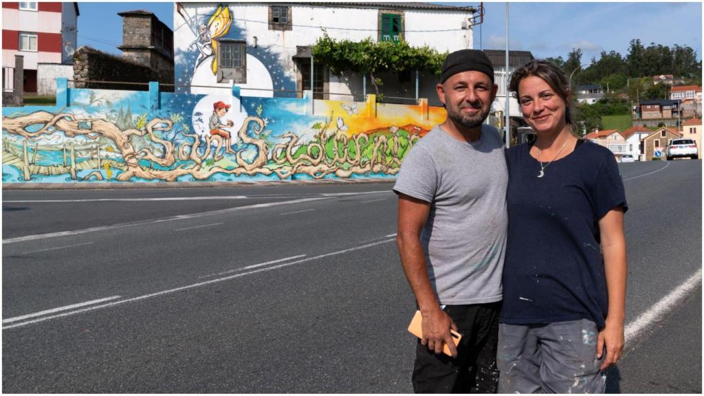 2 Duendes firma el mural de gran formato