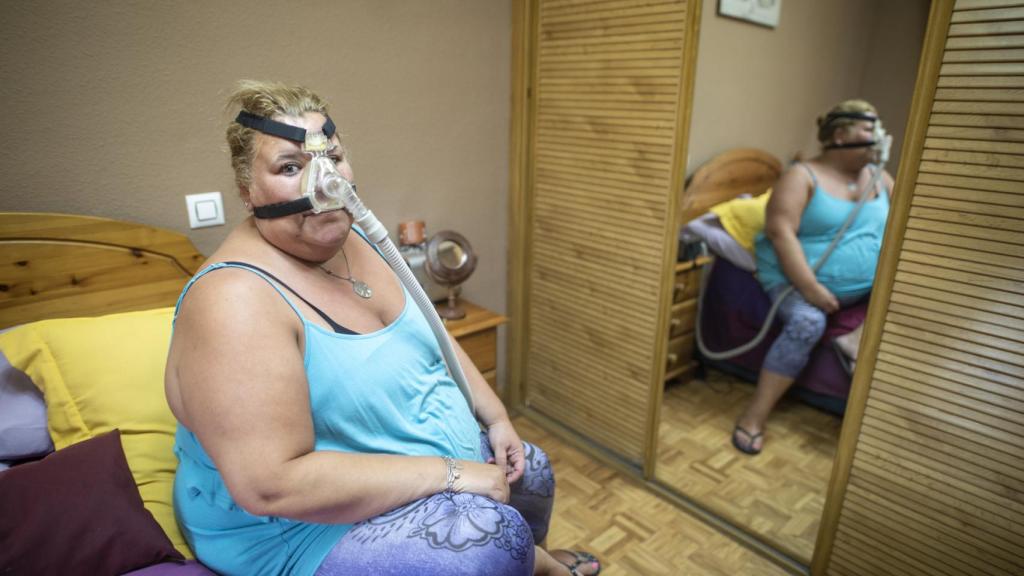 Arancha, en su habitación, en un piso de alquiler social.