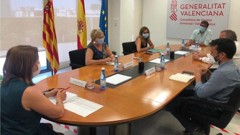 El conseller Marzà espera que con el inicio del curso todos los alumnos tengan la primera dosis de la vacuna.