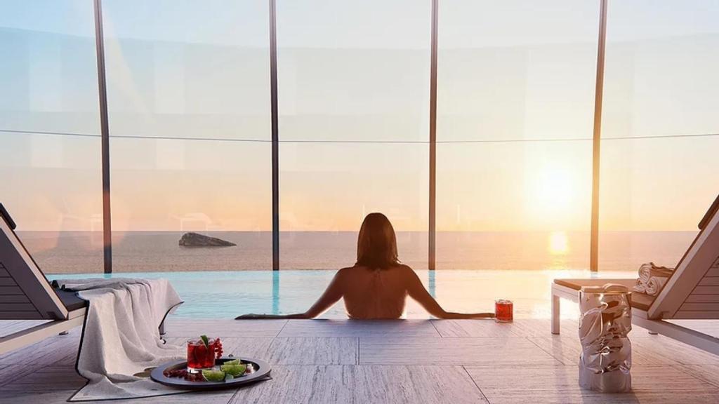 Piscina climatizada en la planta 19.