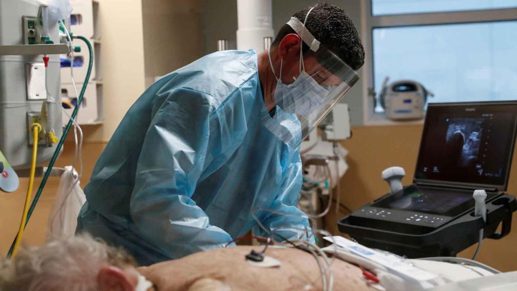 Imagen de un profesional sanitario estadounidense.