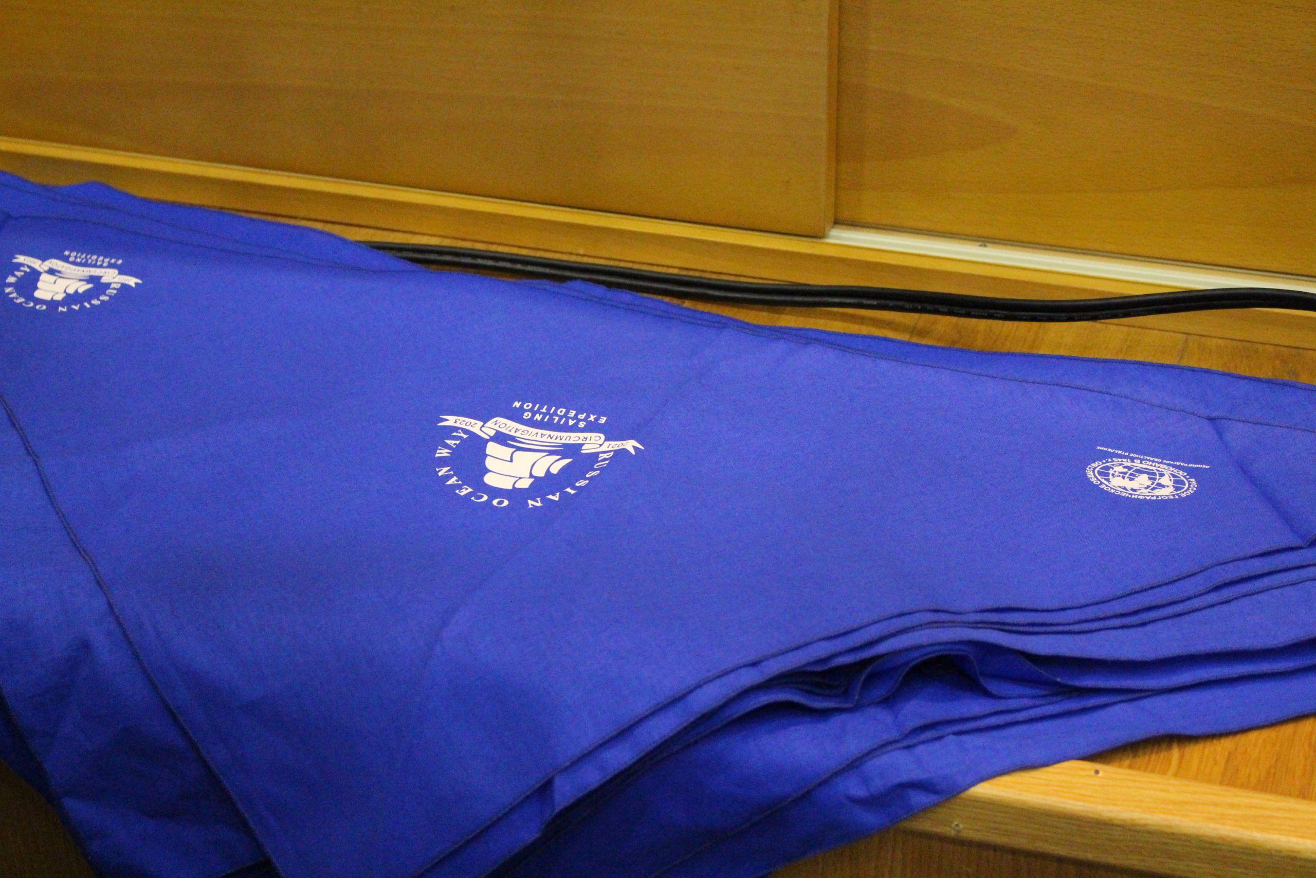 Bandanas expedición Vuelta al Mundo. Fuente: Sandra Rivadulla Llerafo