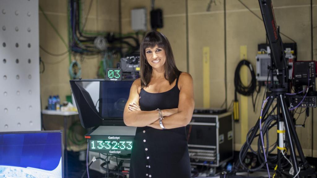 La periodista manchega, detrás de los focos del plató.