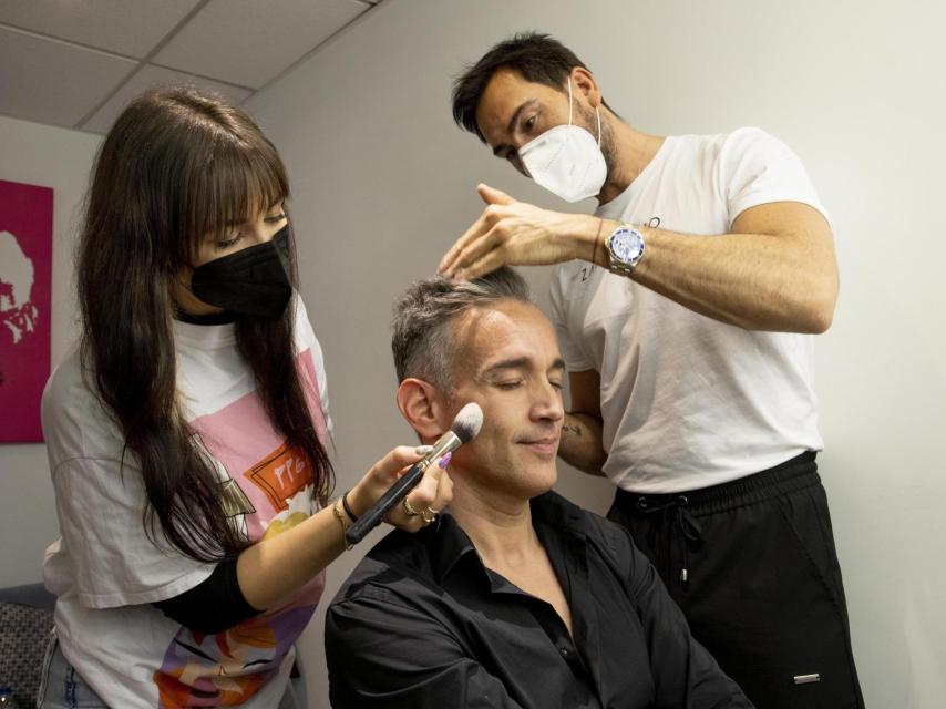 Josep Ferré mientras lo caracterizan para salir a 'Sálvame'.