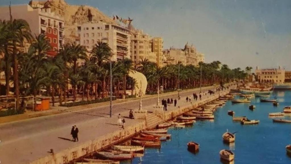 La escalinata real se convirtió en un atractivo arquitectónico más de la fachada marítima de Alicante.