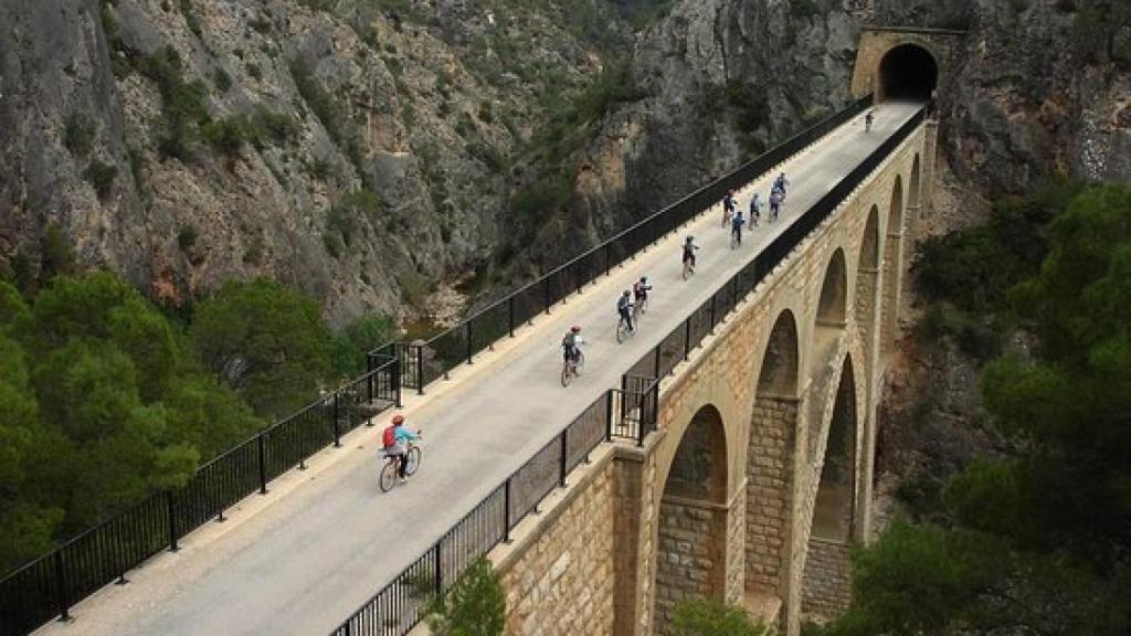 Las vías verdes más bonitas de España para recorrer en bicicleta