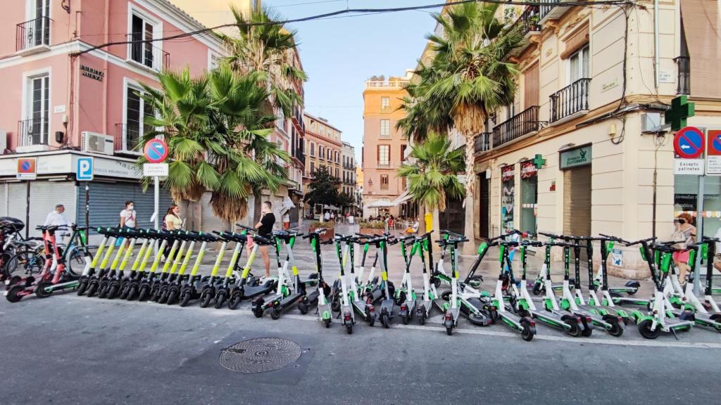 Los patinetes de calle Compañía sólo están en orden por la mañana temprano y durante cinco minutos.