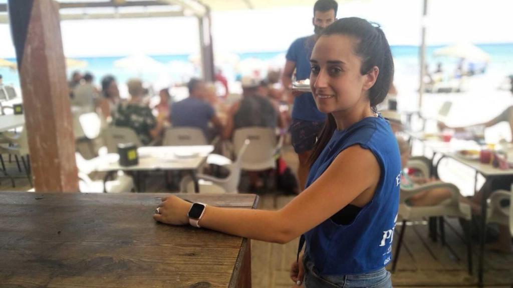 Paloma, encargada de El Chiringo Pirata en la Playa de Marchamalo.