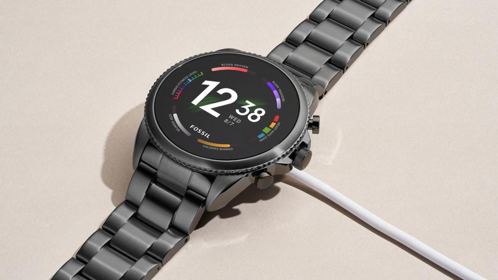 Una de las claves del Fossil 6 es su carga.