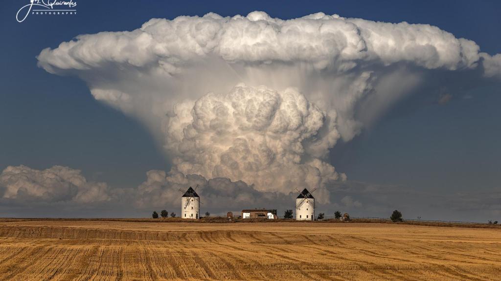 La espectacular fotografía de José Antonio Quirantes Calvo tomada desde Santa María del Campo Rus (Cuenca)