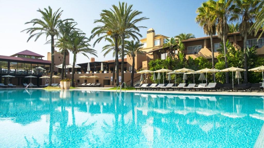 Imagen de la zona exterior de un hotel de la Costa del Sol.