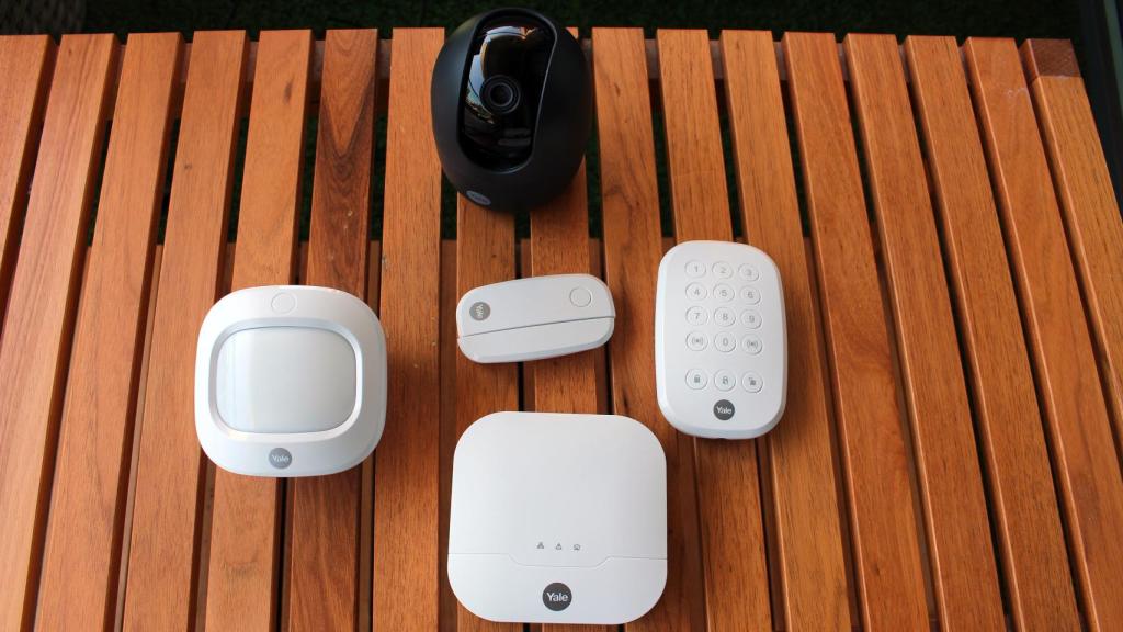 Alarma inteligente y cámara de Yale