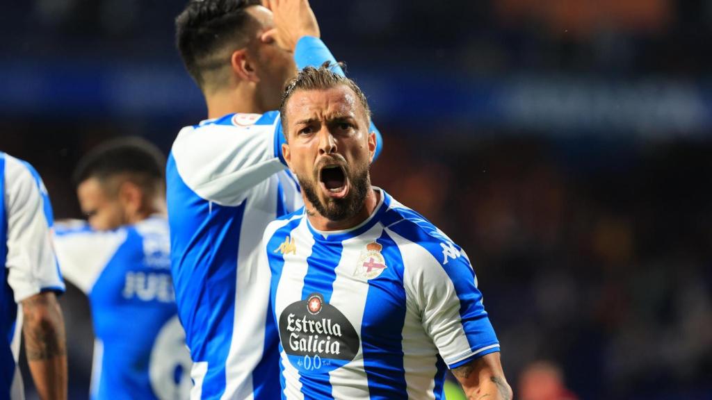 Héctor Hernández celebra uno de los goles del Deportivo ante el Celta B.