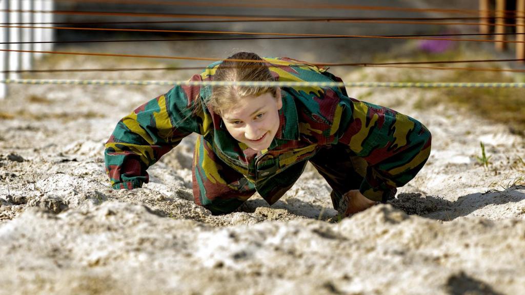 La princesa Elisabeth durante su formación militar.