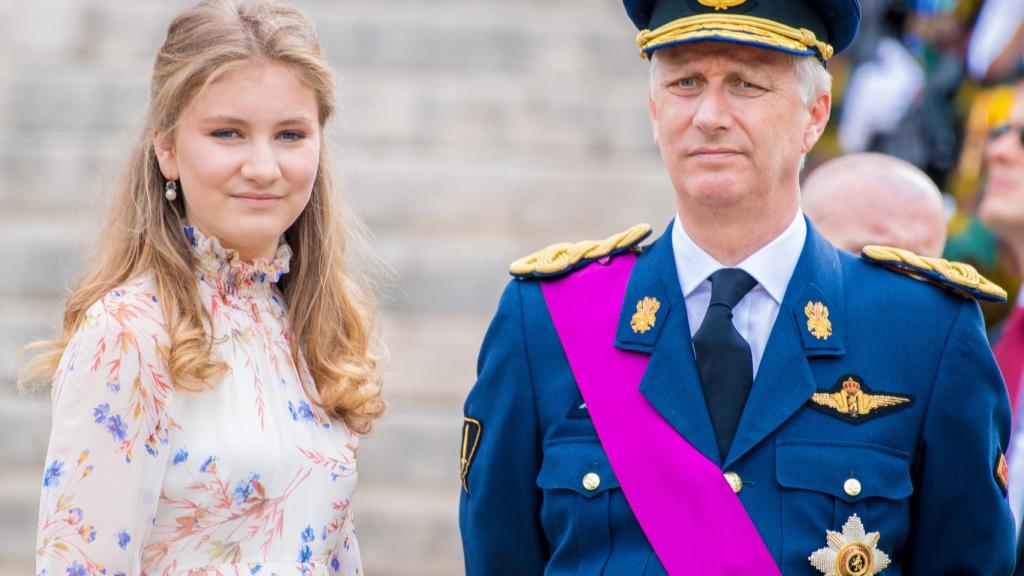 Elisabeth junto a su padre, Felipe de Bélgica.