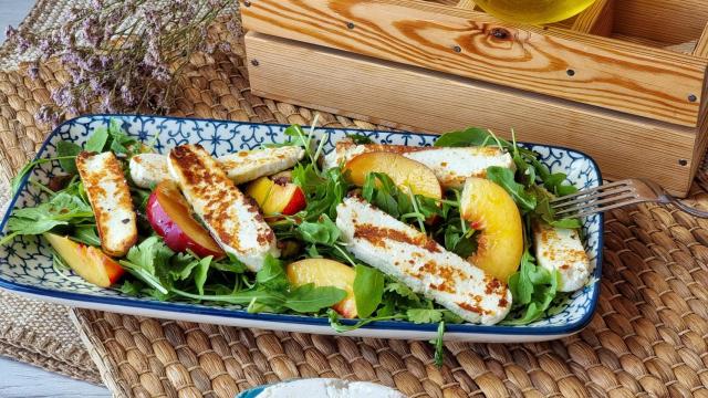 Ensalada de queso paneer a la plancha, aprende a hacer este queso